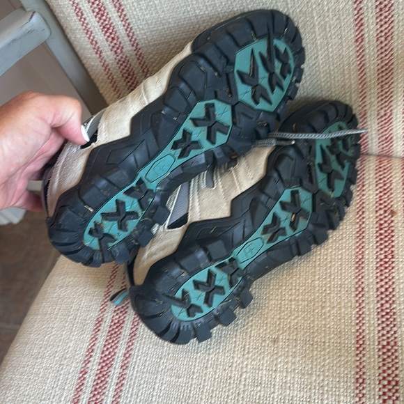 Mountain warehouse, waterproof shoes, barely worn. Size 7, bundle and save! - Picture 5 of 7